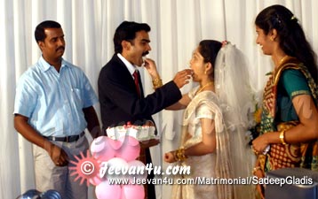 Sadeep Gladis Wedding Cake Photos